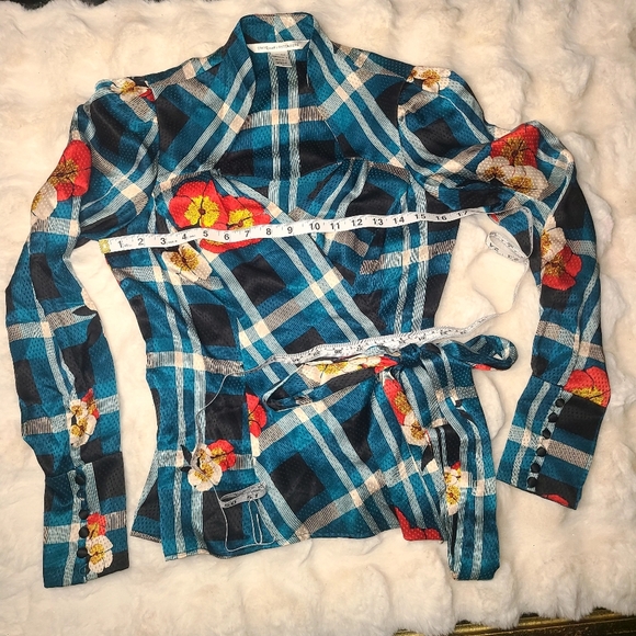 Diane Von Furstenberg silk Wrap Blouse with Notched Collar - Picture 8 of 15